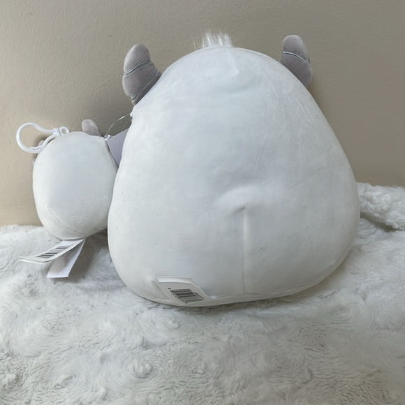 SQUISHMALLOWS 8 INCH 'AMLETH' THE YETI WITH BABY - Picture 4 of 4